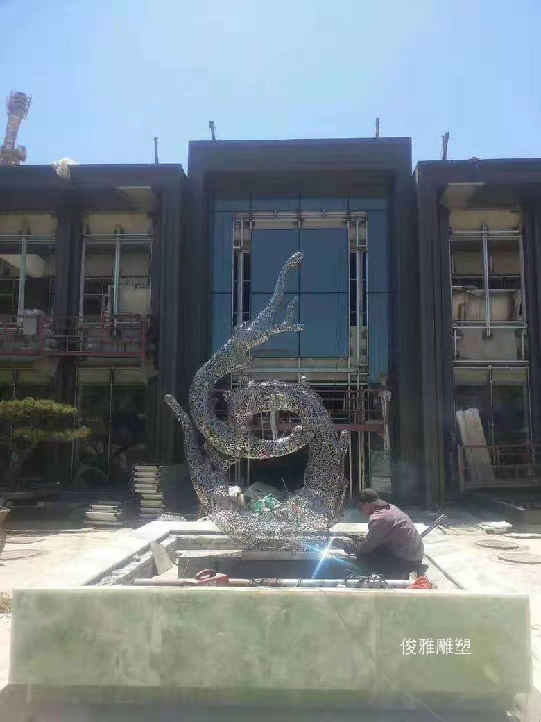 湖南長沙南園小區(qū)不銹鋼雕塑